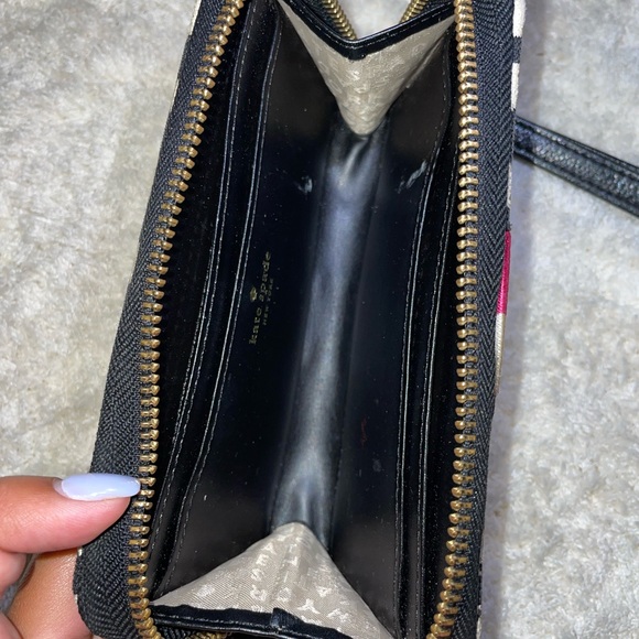 Kate spade wristlet - Picture 3 of 3